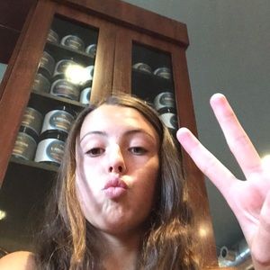 Meet your Posher, Kelly